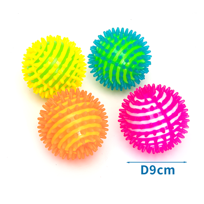 Se LED Blinkende Massagebold D9cm - Pink/Hvid | Blå/Grøn | Gul/Grøn | Orange/Gul hos Aigostar.dk