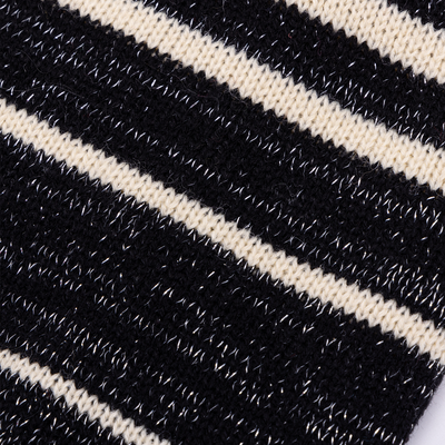 Se Stribet Sweater med Sølv Lurex - Creme Hvid & Rød / Sort / Marineblå - Størrelser: L (35cm), XL (40cm), XXL (45cm) hos Aigostar.dk